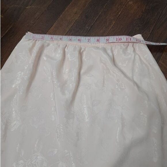 Vintage Vanity Fair Pale Pink Floral Lace Trim Skirt Slip - Picture 6 of 9